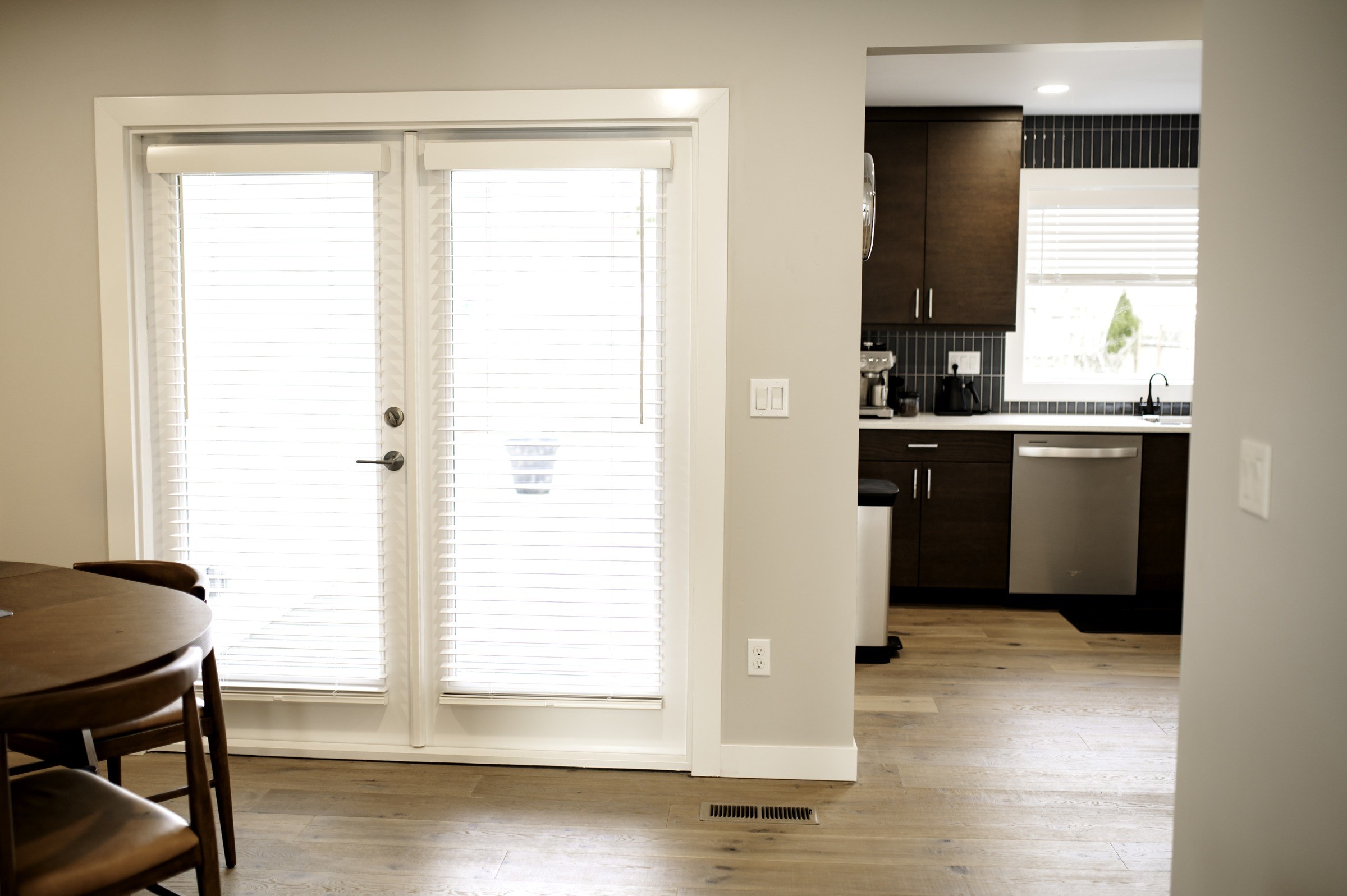 Dining, kitchen and patio access brought together.